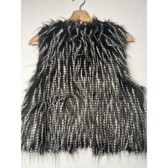 Modern Heritage Faux Fur Vest Size M/L Black White Sleeveless Western Boho - Picture 10 of 12